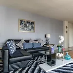 Elegant 2 Bedroom Condo near the Grove